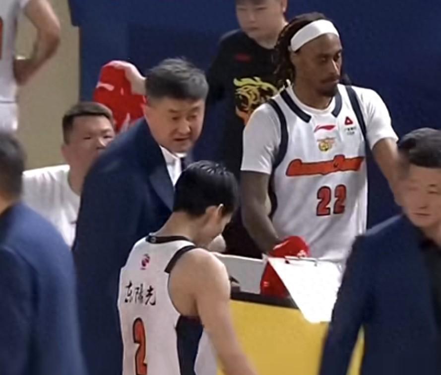 B体育官方网站-不是张皓嘉！不是杜润旺！杜锋训斥2人10中0，奎因失误徐杰挨批